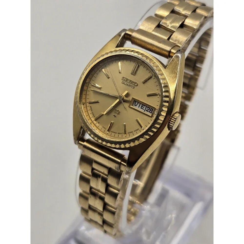 Seiko SQ Women 8523-0058 Day Date Fluted Two Tone Quartz 23mm Watch 6.5